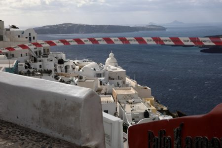 Σεισμοί στη Σαντορίνη: Συνεχίζονται οι σεισμικές δονήσεις – Tα σενάρια για την εξέλιξη του φαινομένου