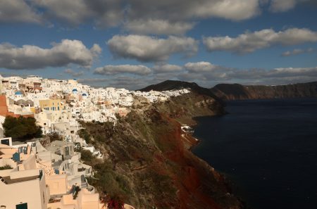 Σεισμοί στη Σαντορίνη: Συνεχίζονται οι σεισμικές δονήσεις – Tα σενάρια για την εξέλιξη του φαινομένου