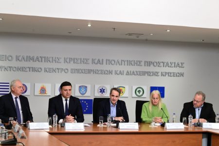 Σεισμοί στη Σαντορίνη: Συνεχίζονται οι σεισμικές δονήσεις – Tα σενάρια για την εξέλιξη του φαινομένου