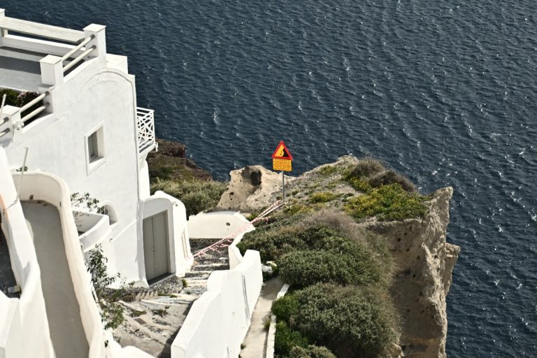 Σεισμοί στη Σαντορίνη: Συνεχίζονται οι σεισμικές δονήσεις – Tα σενάρια για την εξέλιξη του φαινομένου