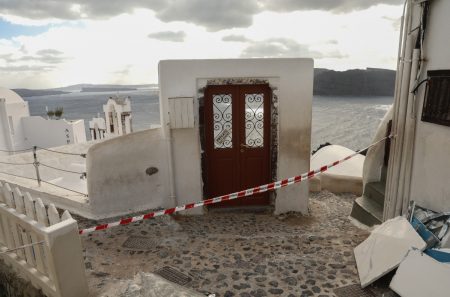 Σεισμοί στη Σαντορίνη: Συνεχίζεται η «καταιγίδα» δονήσεων – Οι νέες εκτιμήσεις των ειδικών