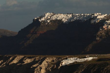 Σεισμοί στη Σαντορίνη: Σε αχαρτογράφητα νερά μετά τα 5,3 Ρίχτερ