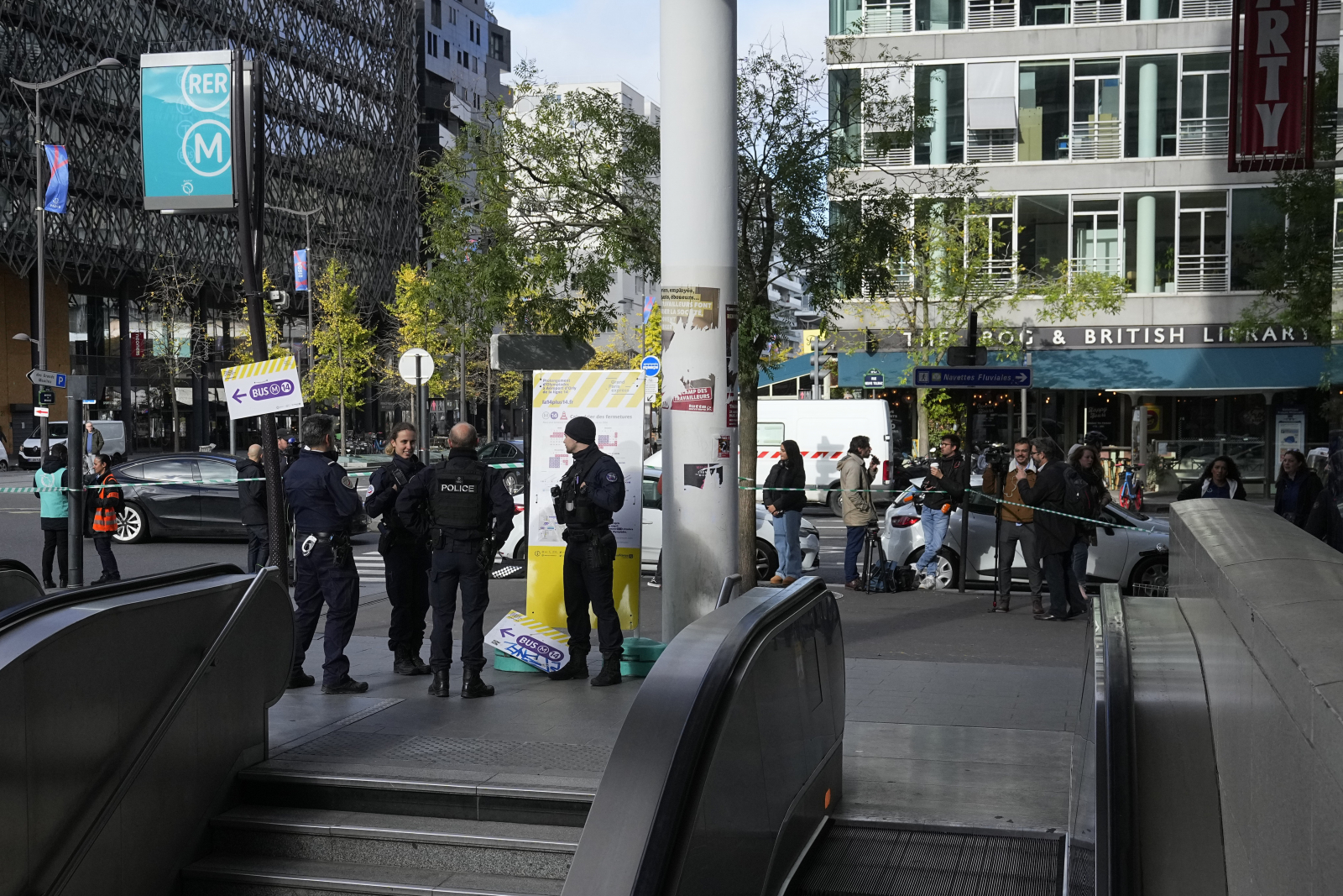 Σχολική βία στη Γαλλία: Καταστολή αντί για πρόληψη – Αιφνιδιαστικοί έλεγχοι σε τσάντες μαθητών