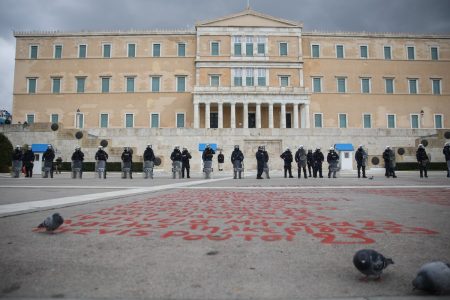 Δημοσκοπήσεις για τα πολιτικά κόμματα εν καιρώ… Τεμπών