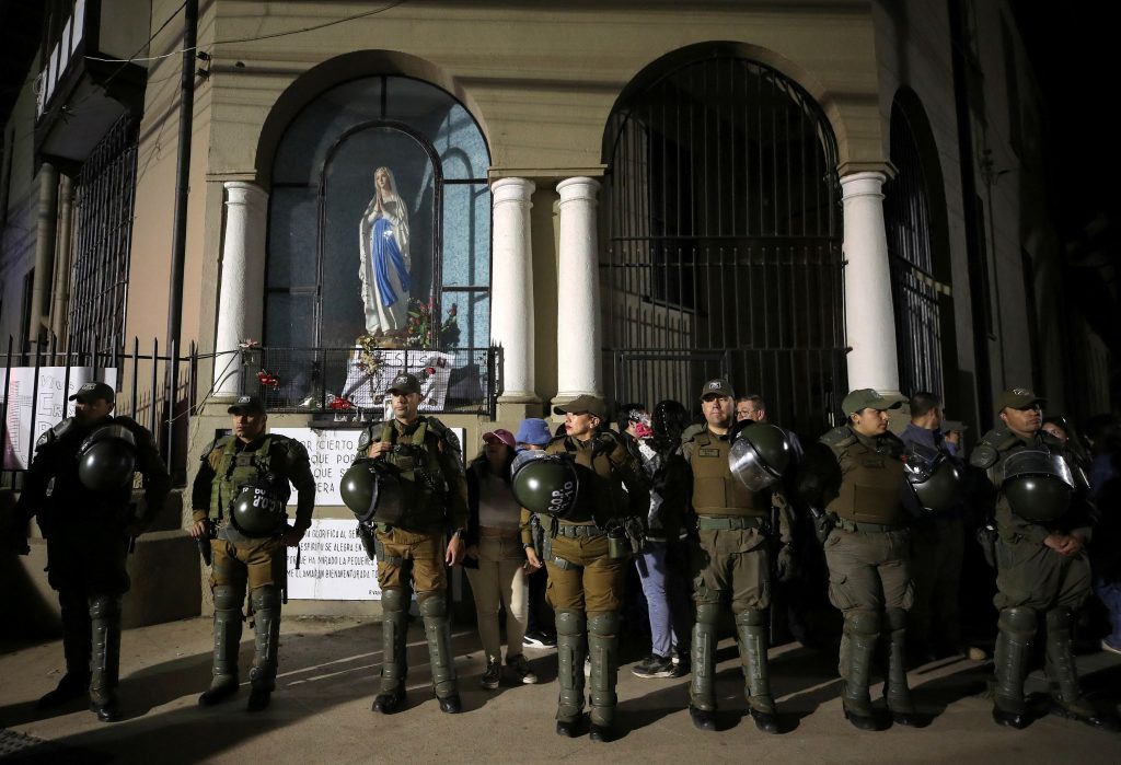 Χιλή: Σε κατάσταση έκτακτης ανάγκης κι επιβολή απαγόρευσης κυκλοφορίας