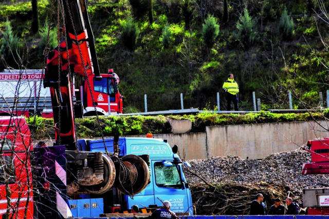 Τέμπη: «Εξαιρετικά σημαντικό το υλικό που απομακρύνθηκε»