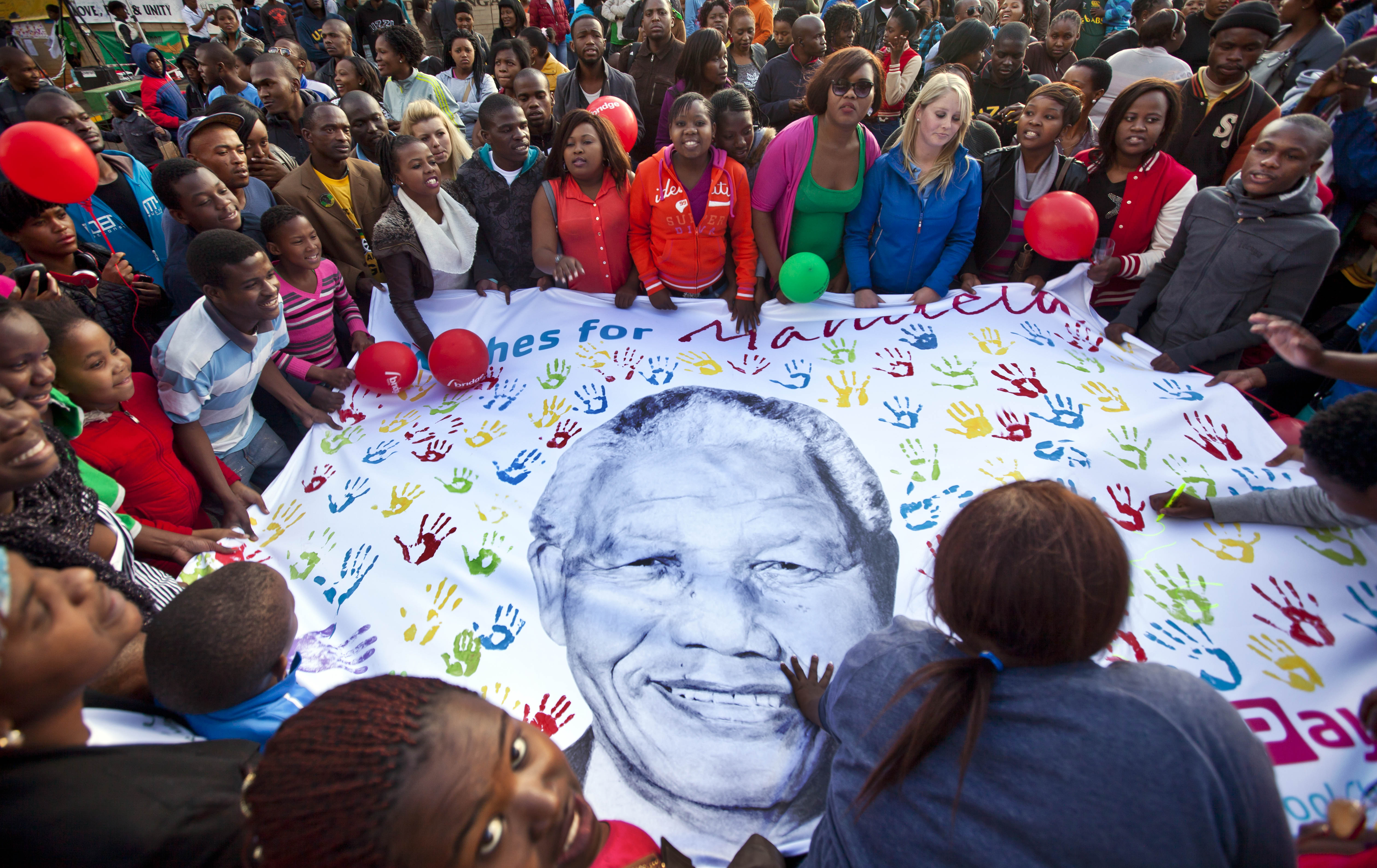 Мандела игра. Mandela Day. Мандела место. Нельсон Мандела ЧМ 2014. Нельсон Мандела картина.